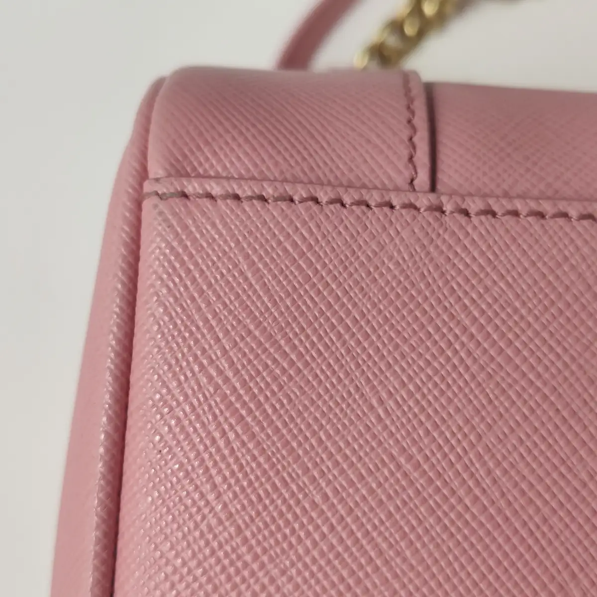 Prada – Bolsa Transversal em Couro com Logo - Imagem 16